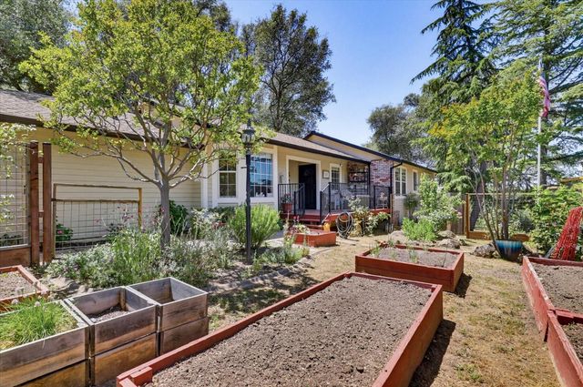 11524 Sherwood Way, Auburn, CA 95602