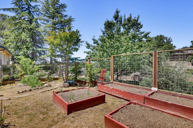 11524 Sherwood Way, Auburn, CA 95602