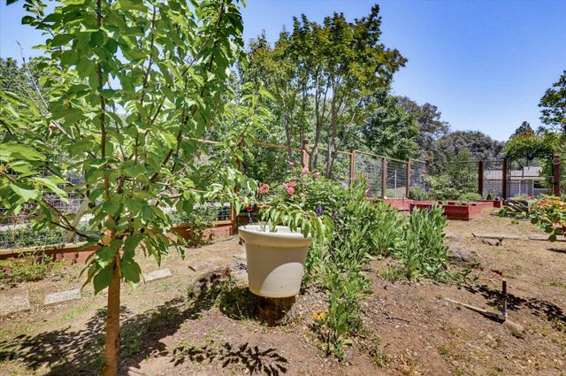 11524 Sherwood Way, Auburn, CA 95602