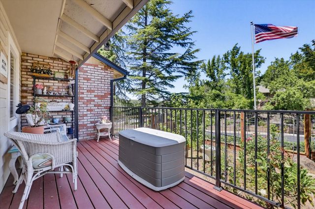 11524 Sherwood Way, Auburn, CA 95602