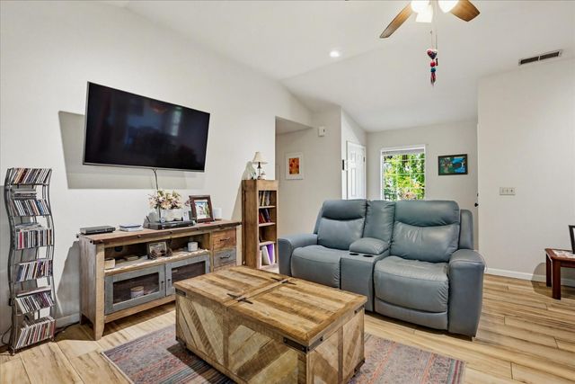 11524 Sherwood Way, Auburn, CA 95602
