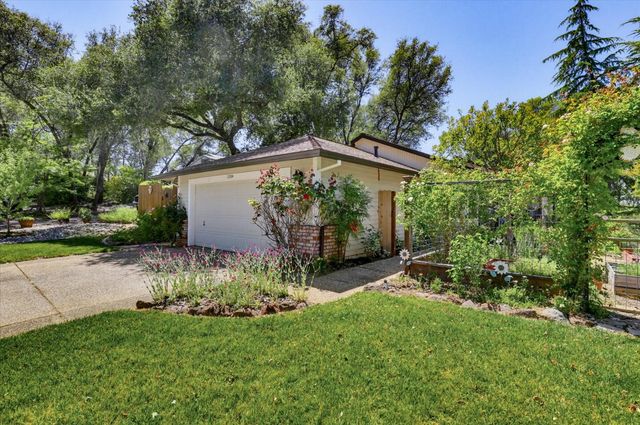 11524 Sherwood Way, Auburn, CA 95602