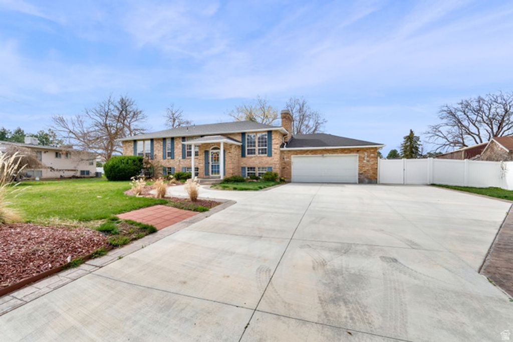 Image 2 of property listing at 6183 S 2375 E, South Ogden, UT 84403
