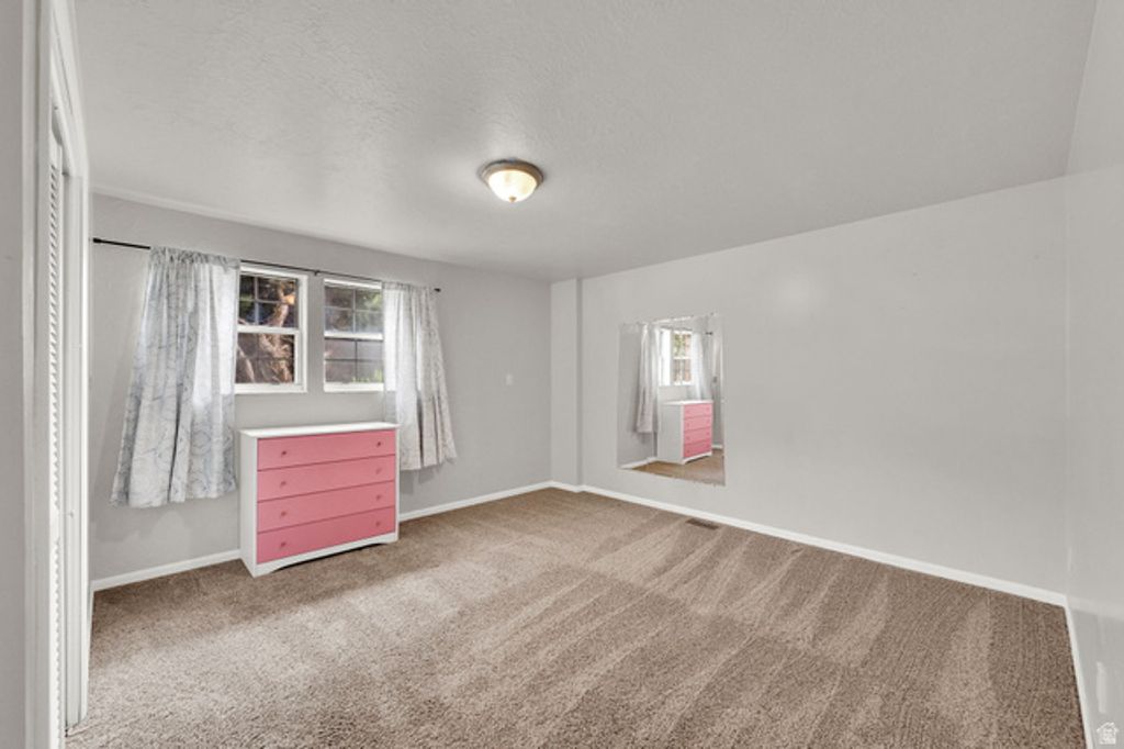 Image 13 of property listing at 6183 S 2375 E, South Ogden, UT 84403