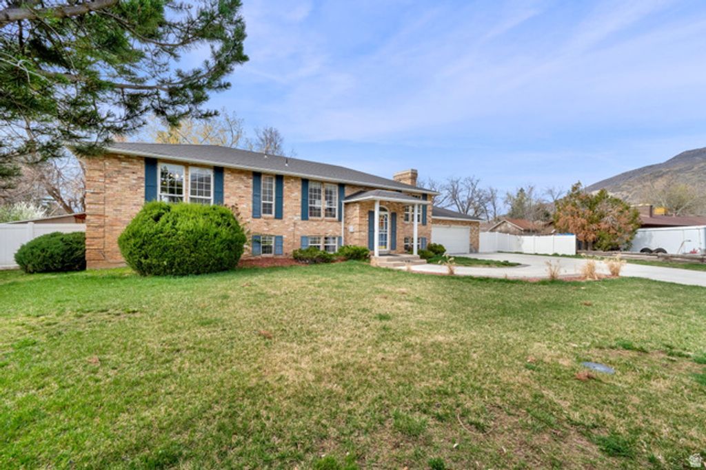Image 3 of property listing at 6183 S 2375 E, South Ogden, UT 84403
