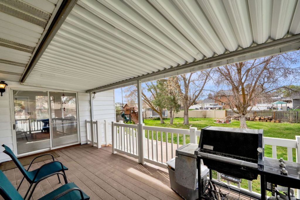 Image 34 of property listing at 6183 S 2375 E, South Ogden, UT 84403