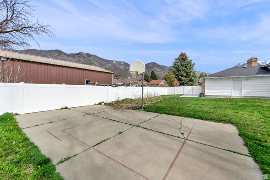 Image 40 of property listing at 6183 S 2375 E, South Ogden, UT 84403