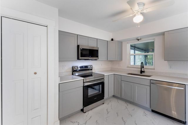 712 OAK LANE, Groveland, FL 34736