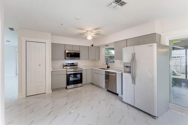 712 OAK LANE, Groveland, FL 34736