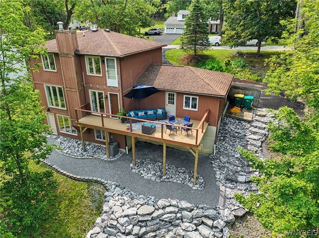 12 Fairlawn Drive, Aurora, NY 14052