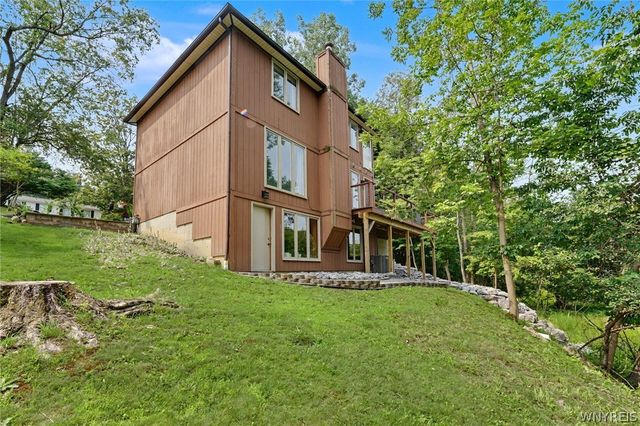 12 Fairlawn Drive, Aurora, NY 14052