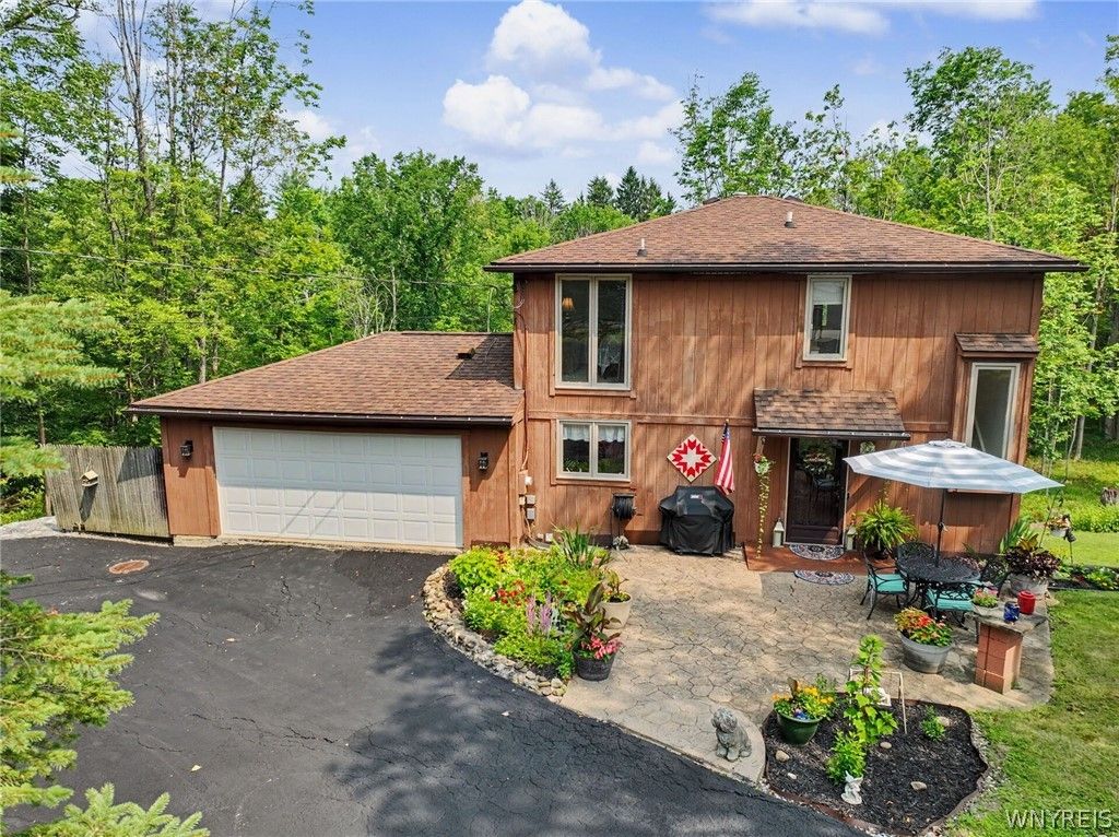 12 Fairlawn Drive, Aurora, NY 14052