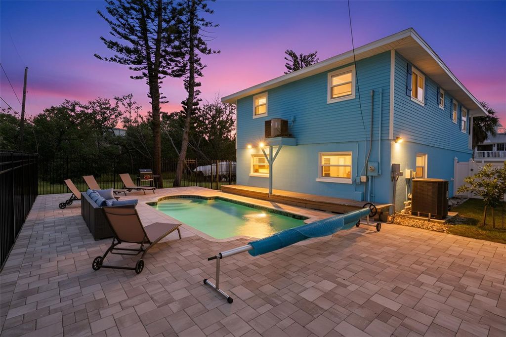 2915 AVENUE C, HOLMES BEACH, FL 34217 — photo 2