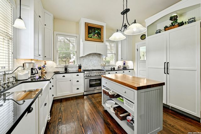 403 E BOWIE, Luling, TX 78648