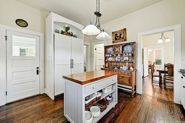 403 E BOWIE, Luling, TX 78648