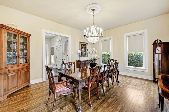 403 E BOWIE, Luling, TX 78648