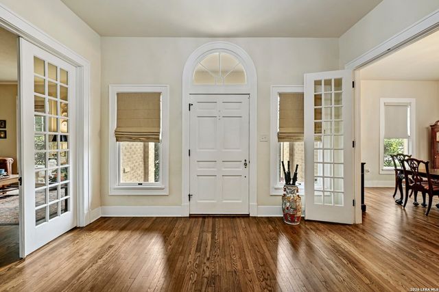 403 E BOWIE, Luling, TX 78648