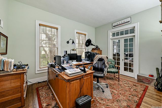 403 E BOWIE, Luling, TX 78648