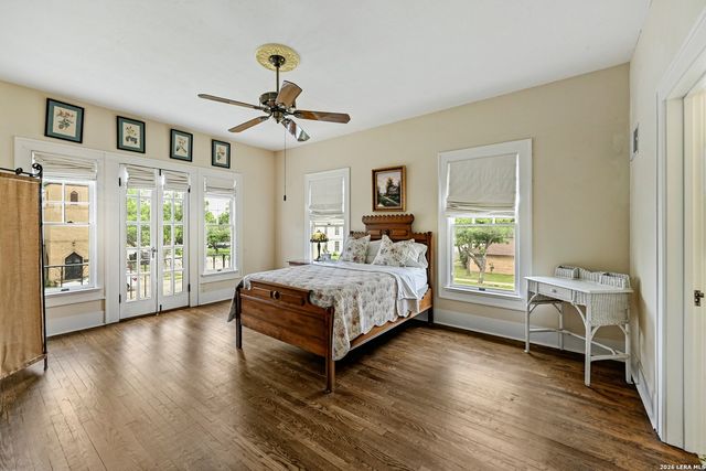403 E BOWIE, Luling, TX 78648