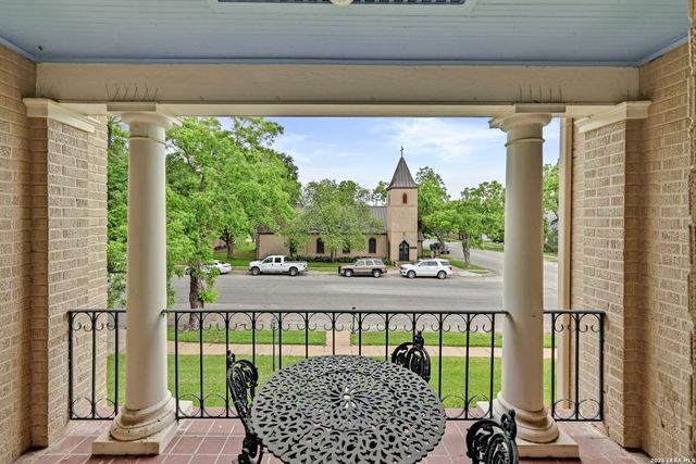 403 E BOWIE, Luling, TX 78648