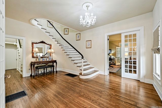 403 E BOWIE, Luling, TX 78648