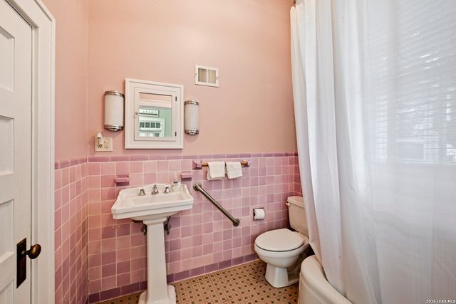 403 E BOWIE, Luling, TX 78648