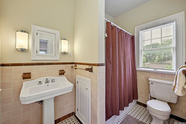 403 E BOWIE, Luling, TX 78648