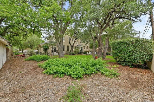 403 E BOWIE, Luling, TX 78648