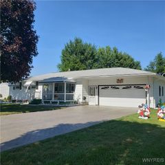 6717 Errick Road, Wheatfield, NY 14120