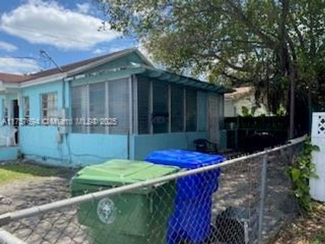 2156 NW 32nd St, Miami, FL 33142