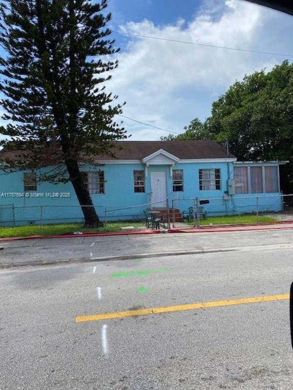 2156 NW 32nd St, Miami, FL 33142