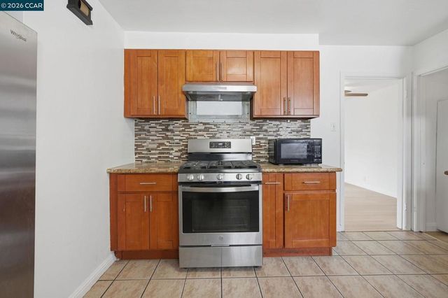 6719 Eastlawn St, Oakland, CA 94621