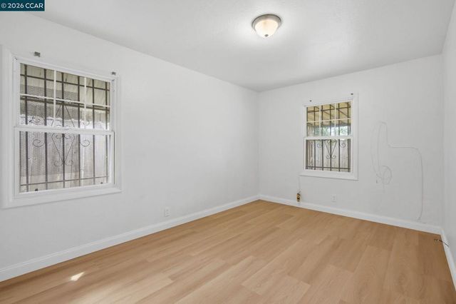 6719 Eastlawn St, Oakland, CA 94621