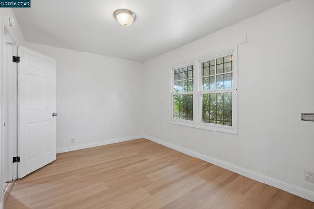 6719 Eastlawn St, Oakland, CA 94621