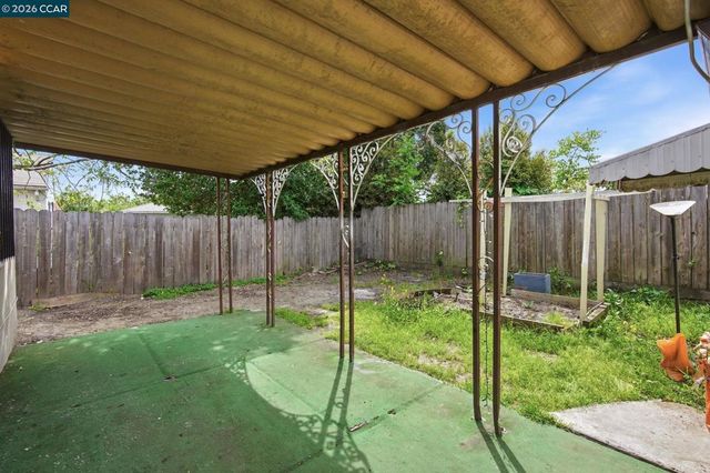 6719 Eastlawn St, Oakland, CA 94621