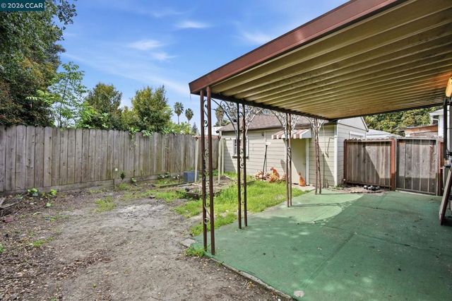 6719 Eastlawn St, Oakland, CA 94621