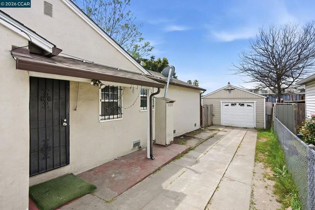 6719 Eastlawn St, Oakland, CA 94621