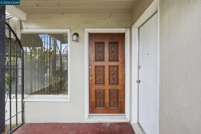 6719 Eastlawn St, Oakland, CA 94621