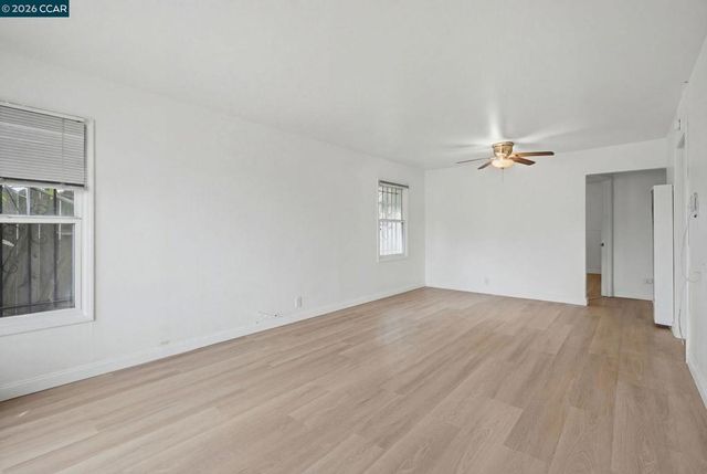 6719 Eastlawn St, Oakland, CA 94621