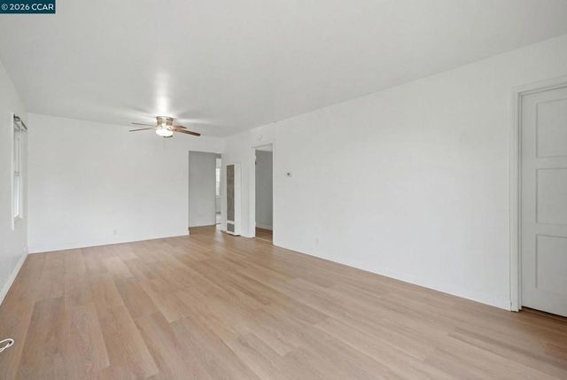 6719 Eastlawn St, Oakland, CA 94621