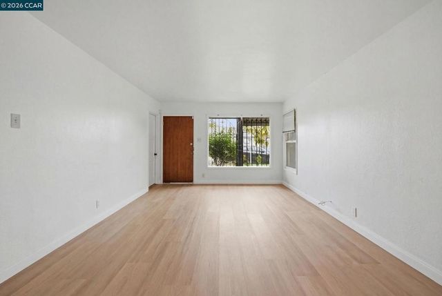 6719 Eastlawn St, Oakland, CA 94621