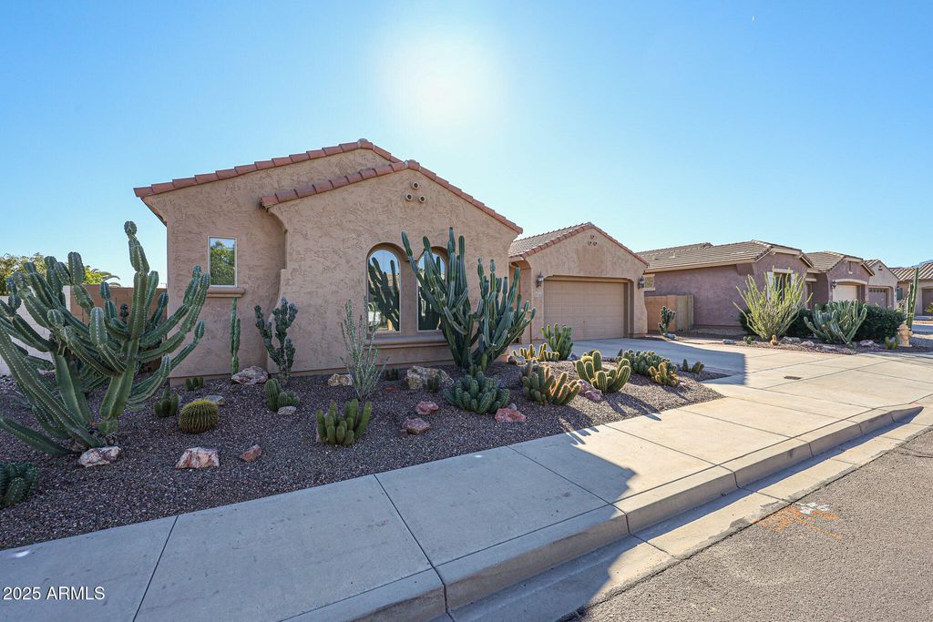 18173 W ECHO Lane, Waddell, AZ 85355
