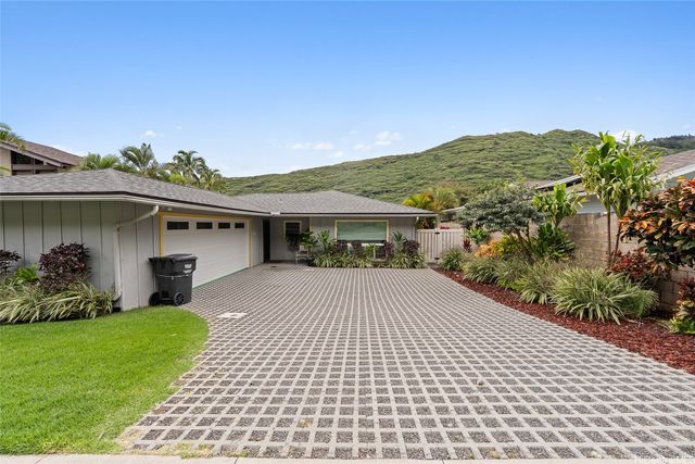 702 Hahaione Street, Honolulu, HI 96825