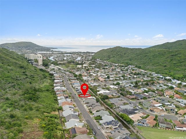 702 Hahaione Street, Honolulu, HI 96825