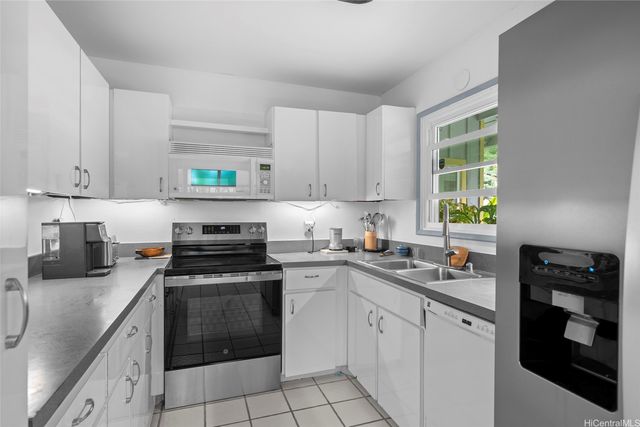 702 Hahaione Street, Honolulu, HI 96825