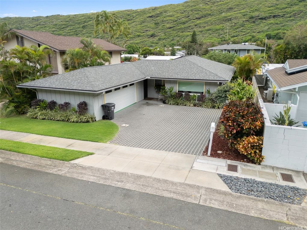 702 Hahaione Street, Honolulu, HI 96825