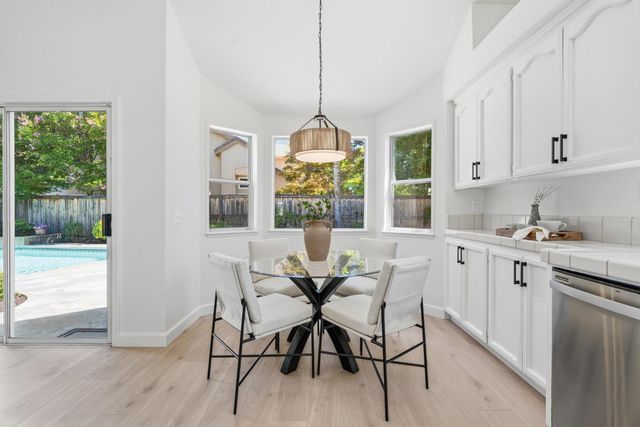 282 Thorndike Way, Folsom, CA 95630