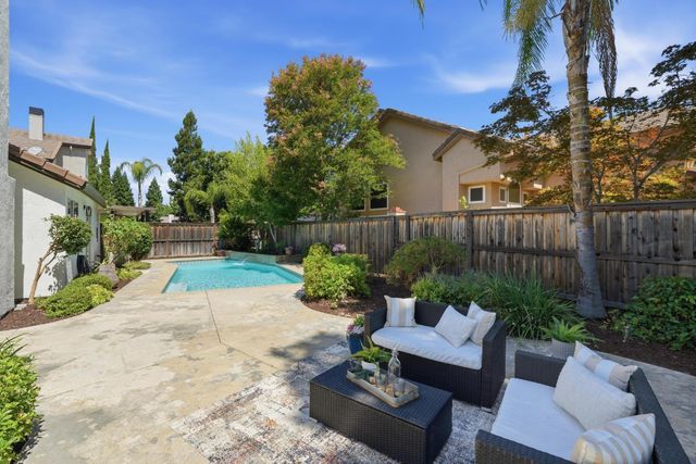 282 Thorndike Way, Folsom, CA 95630