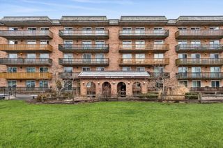 8025 Woodglen Lane 112, Downers Grove, IL 60516