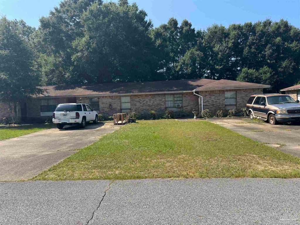 6413 Kennington Cir, Milton, FL 32570